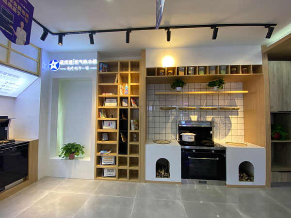 梁芳店内涵盖多款蓝炬星爆品