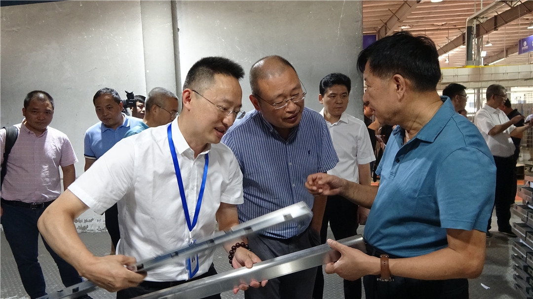 浙智专委主任毛光烈一行到访蓝炬星集成灶，交流产业数字化转型